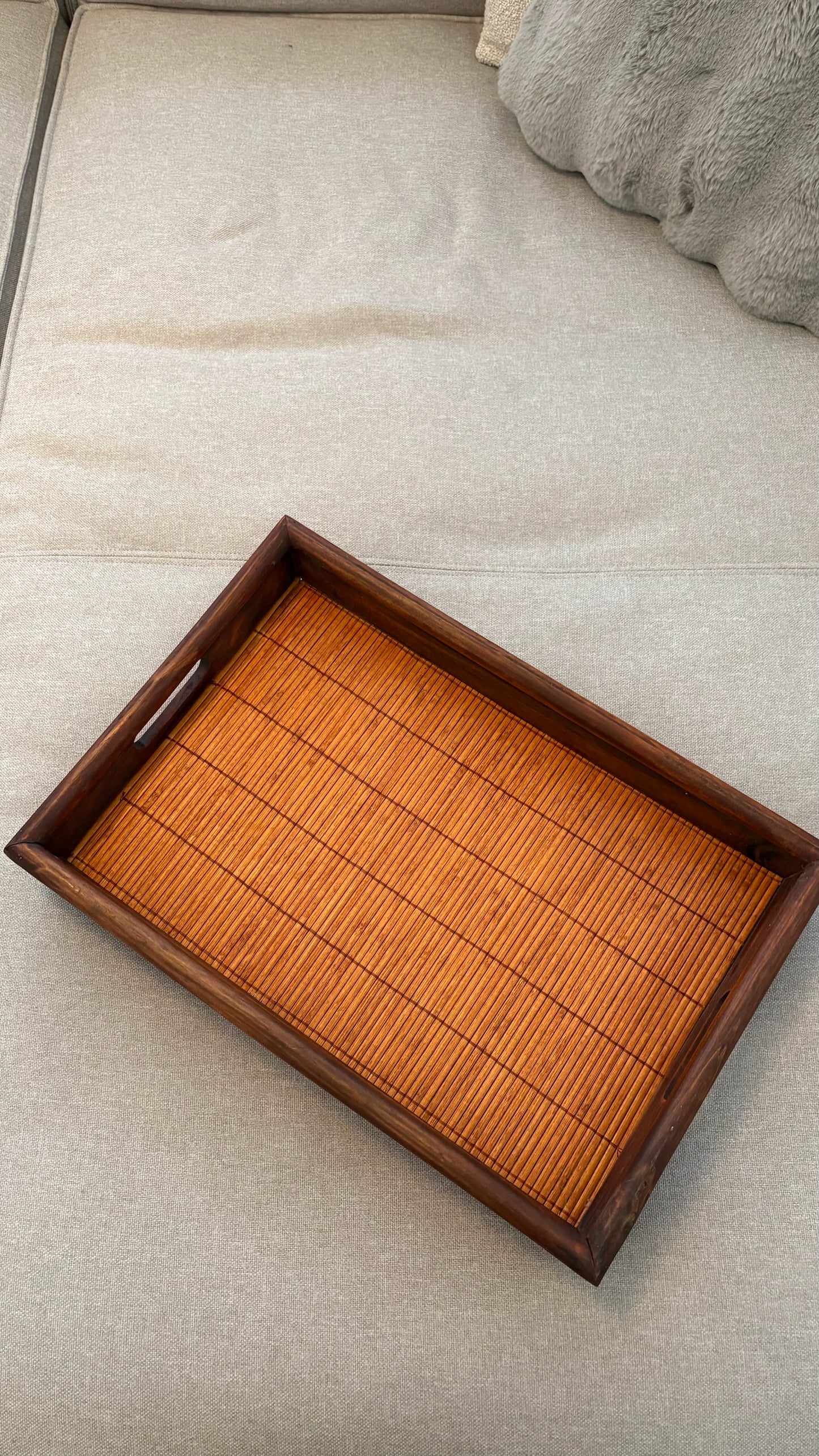 Træbakke Med Bambusbund Og Håndtag