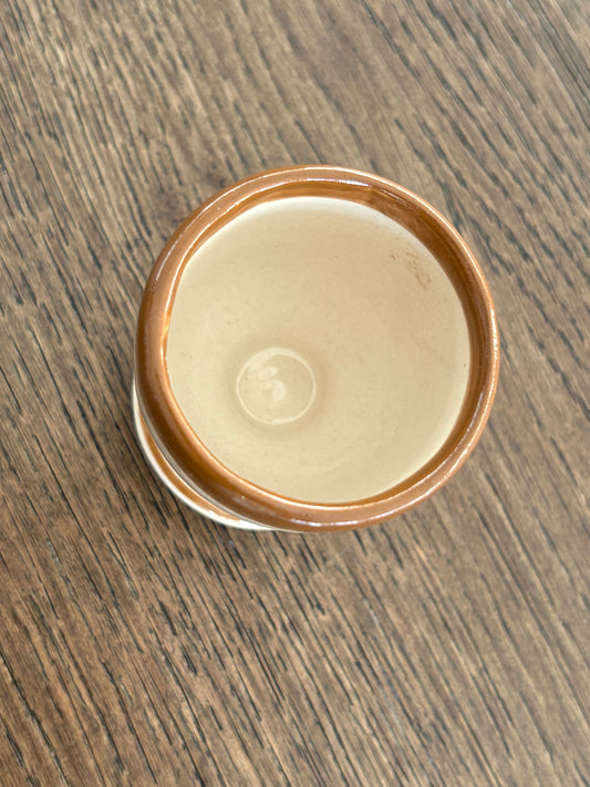 Æggebæger Med Brune Striber