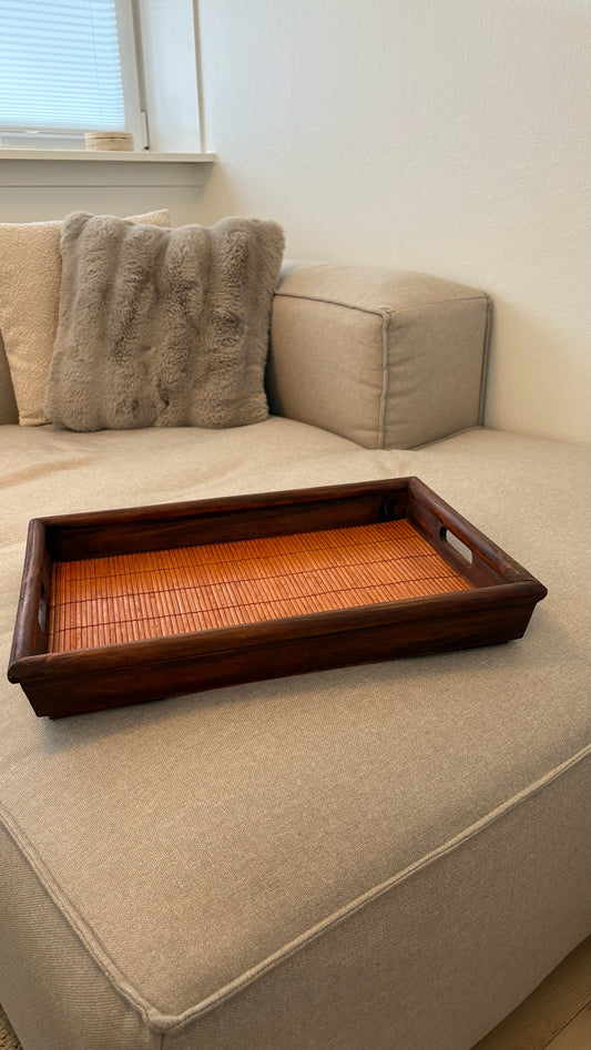 Træbakke Med Bambusbund Og Håndtag